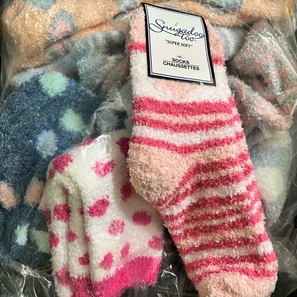 Snugadoo Women's Super Soft Pink and White Socks